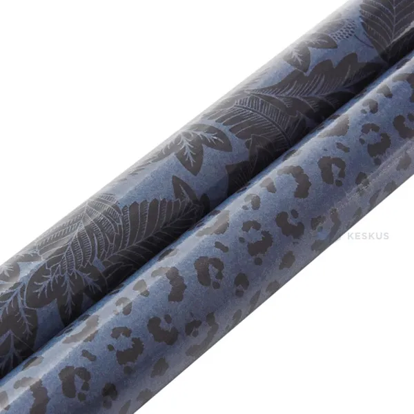 Käärepaperi, 0,7 m leveä, 80 g/m2, kukka- ja leopardikuvio, 100 % kierrätettyä denimiä, 2 m rulla