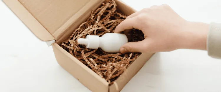 Selitetään, miksi pieni tuote pakataan joskus suureen laatikkoon