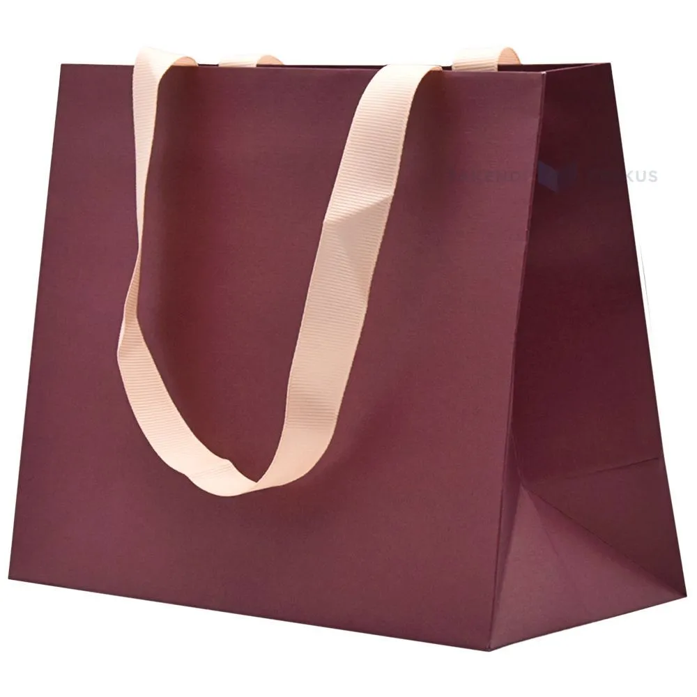 Burgundy gift bag with pink ribbon handles 22+10x18cm