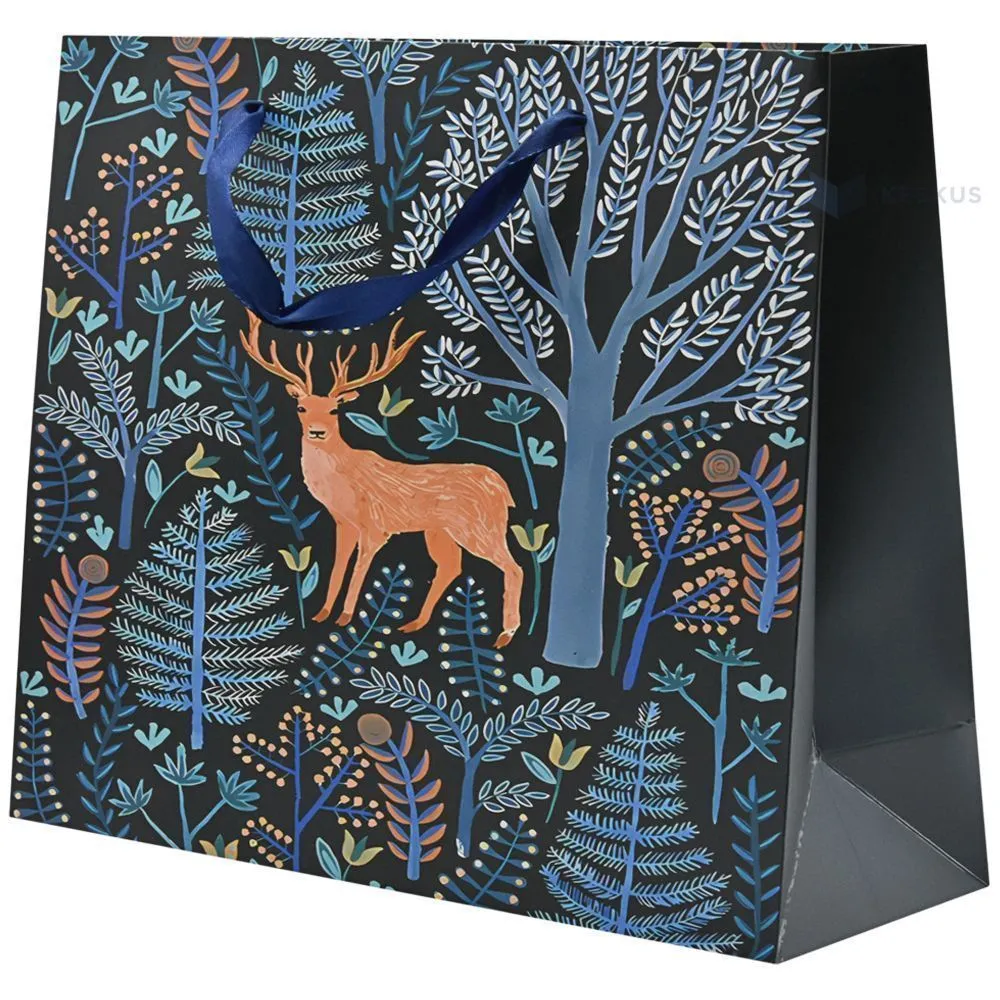 Lahjakassi sinisellä nauhasangalla, 32+11x26cm, metsä, ruskea peura tummansinisellä pohjalla