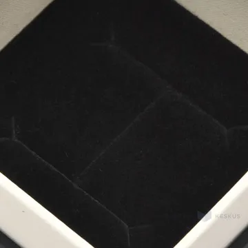 Ivory gift box with black lid 70x70x30mm with soft cushion