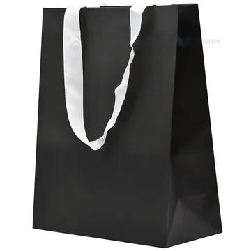 Valgete paelsangadega must kinkekott 26+12x32cm